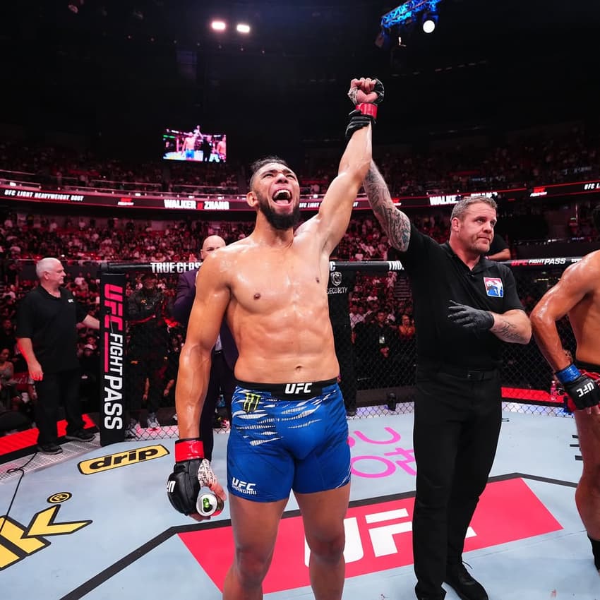Johnny Walker venceu luta principal no UFC Xangai (Foto: Reprodução Instagram UFC Español)