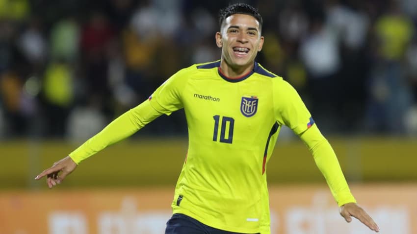 Kendry Páez pelo Equador