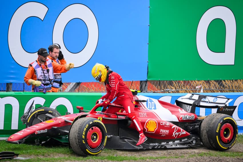 Lewis Hamilton, da Ferrari, abandonou a corrida do GP da Holanda pela F1 2025 (Foto: JOHN THYS / AFP)