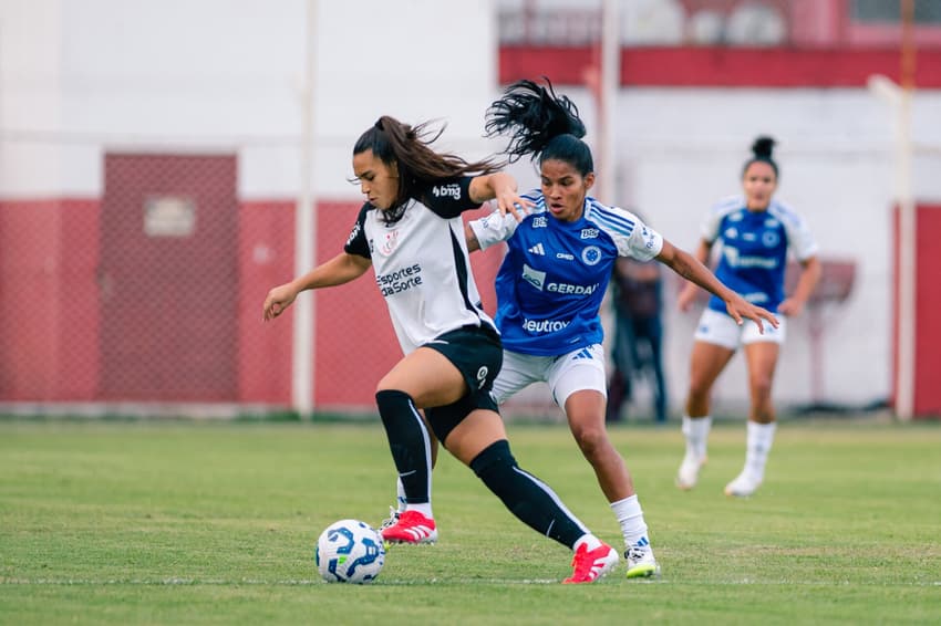 Mariza, jogadora do Corinthians, em campo na classificação diante do Cruzeiro, pela Copa do Brasil Feminina. (Foto: Alê Torres/ Staff Images Woman/ CBF)