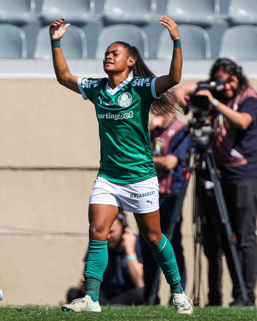 Tainá Maranhão comemora gol pelo Palmeiras contra o Flamengo. (Foto: Fabio Menotti/Palmeiras)