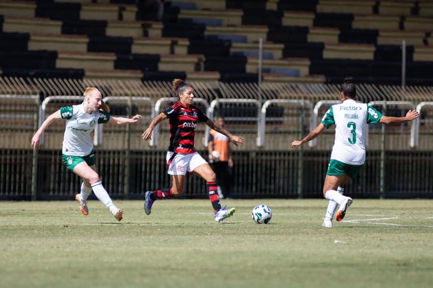 Cristiane, do Flamengo, durante duelo contra o Palmeiras. Equipes se reecontram neste domingo (17). (Foto: Mariana Sá/Flamengo)
