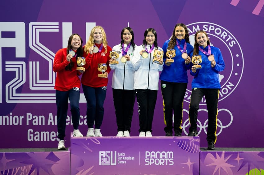 Heloá e Maria conquistaram a primeira medalha brasileira nos saltos ornamentais