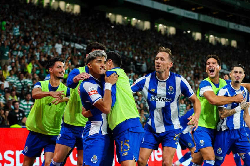 Comemoração de William Gomes na vitória do Porto sobre o Sporting, pelo Campeonato Português (Foto: Divulgação/Porto)