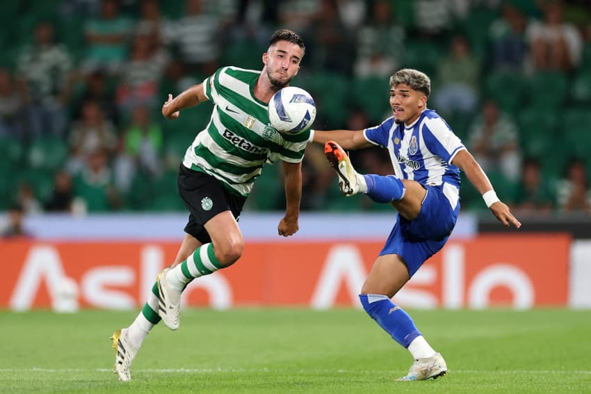 O Porto venceu o Sporting por 2 a 1, pelo Campeonato Português (Foto: PATRICIA DE MELO MOREIRA / AFP)