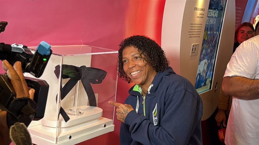 Rafaela Silva doou faixa ao Museu Olímpico do Rio (Foto: Kauhan Fiaux / Lance!)
