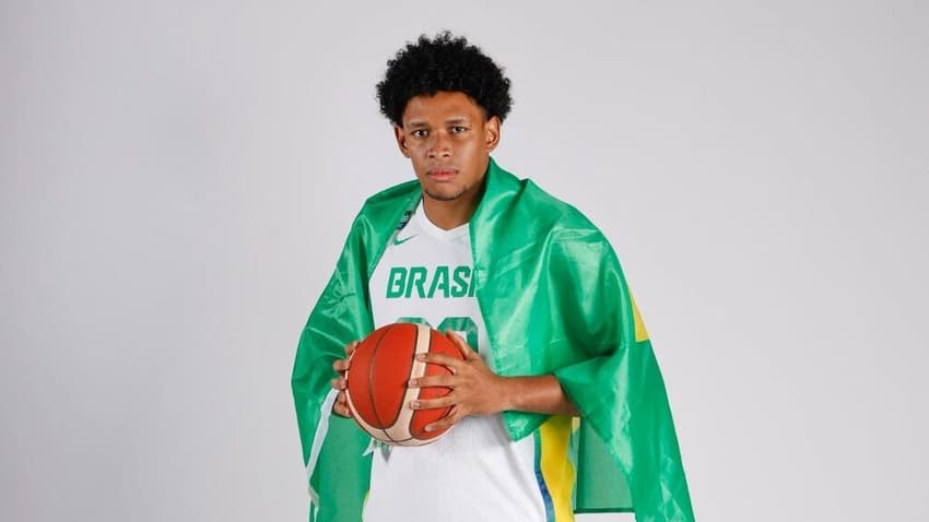 Ruan Miranda é atleta do Flamengo e da Seleção de basquete (Foto: Divulgação / Fiba)
