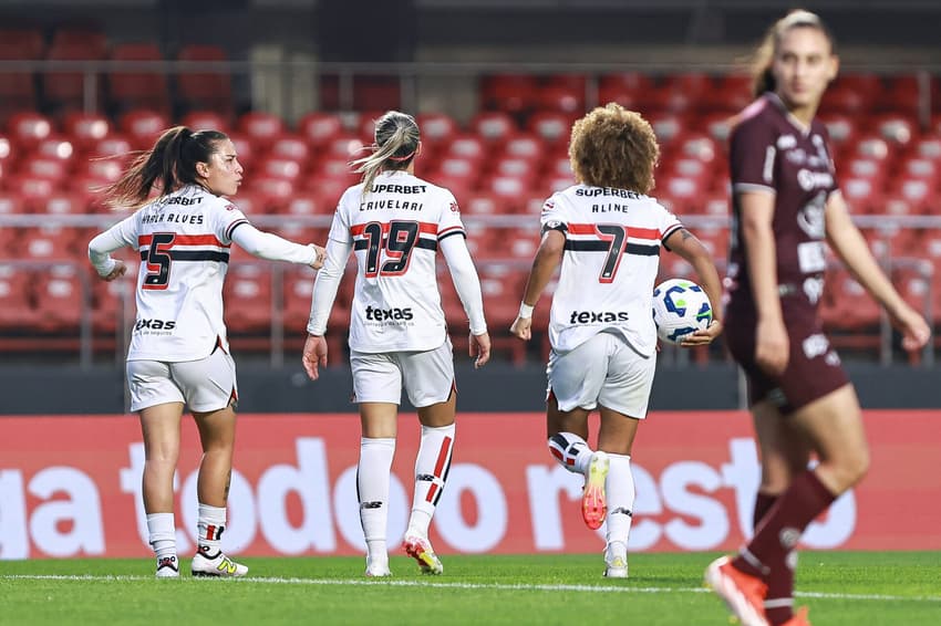 São Paulo comemora gol de empate no Morumbis, pelo Brasileirão Feminino. (Foto: Rebeca Reis/ Staff Images Woman/ CBF)