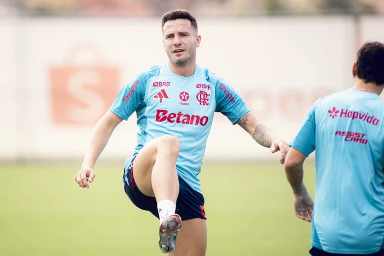 Flamengo, de Saúl, retornou aos treinos no Ninho do Urubu