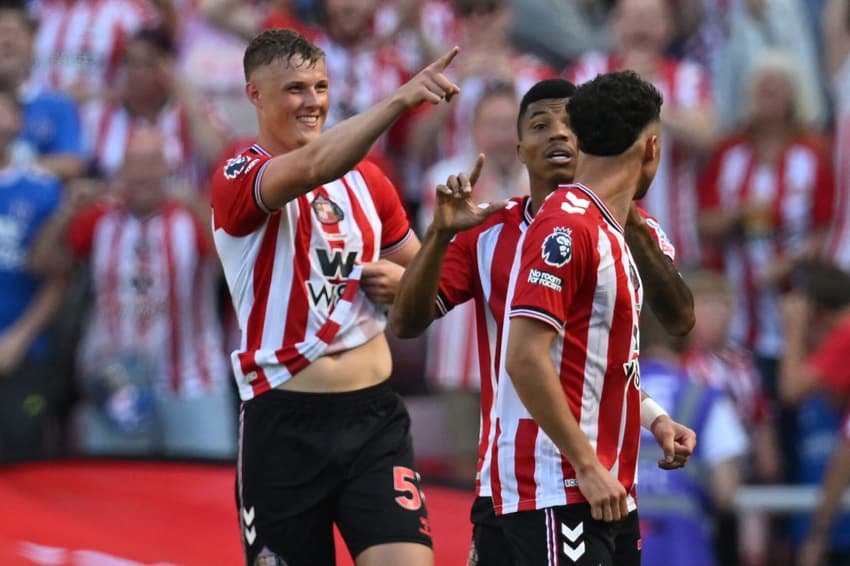 Daniel Ballard comemora gol marcado pelo Sunderland na Premier League (Foto: ANDY BUCHANAN / AFP)