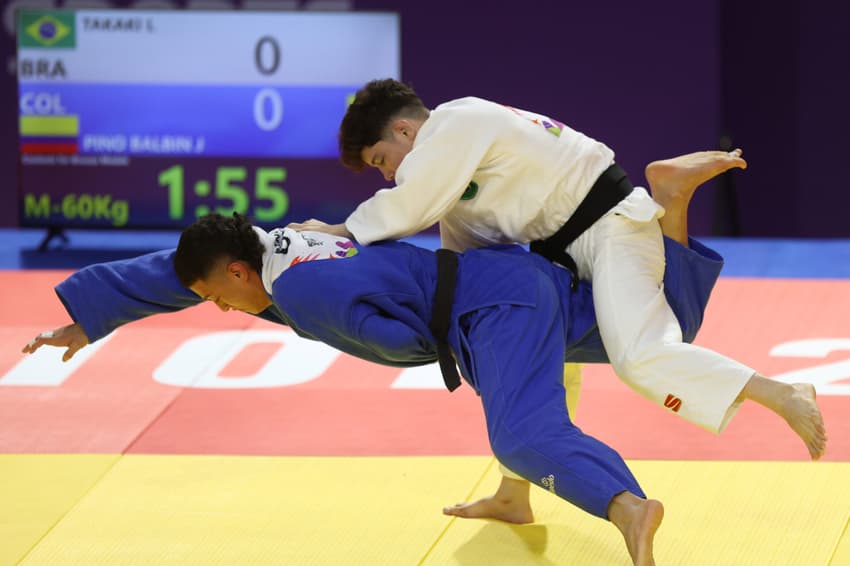 Lucas Takaki (branco) foi medalhista de bronze