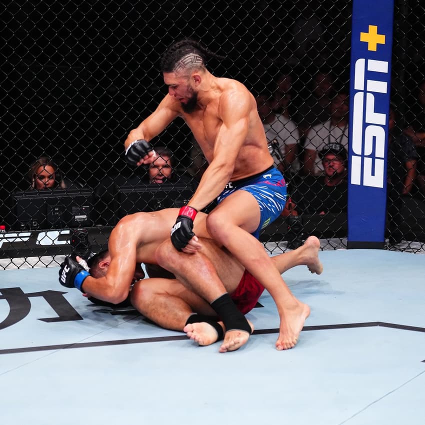 Walker ganhou bônus no UFC Xangai (Foto: Reprodução Instagram UFC Español)