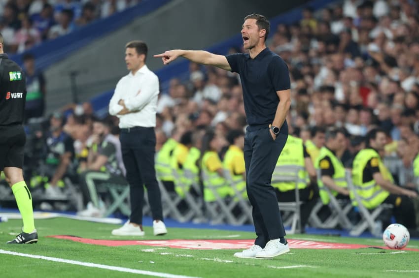 Xabi Alonso no comando do Real Madrid diante do Osasuna (Foto: Thomas Coex/AFP)