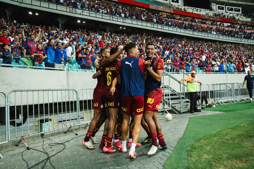 Jogadores do Bahia comemoram classificação contra o Ceará, na Fonte Nova (Foto: Letícia Martins/EC Bahia)