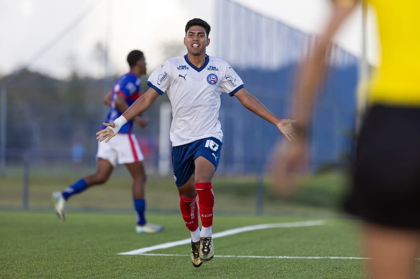 Juninho comemora gol contra o Piauí (Foto: Rafael Rodrigues / EC Bahia)