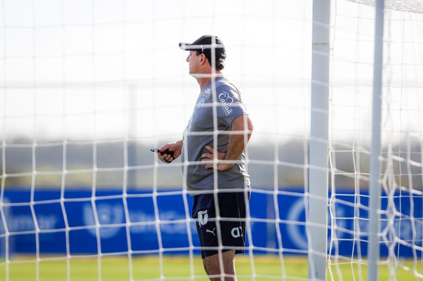 Rogério Ceni comanda treino do Bahia (Foto: Rafael Rodrigues / EC Bahia)