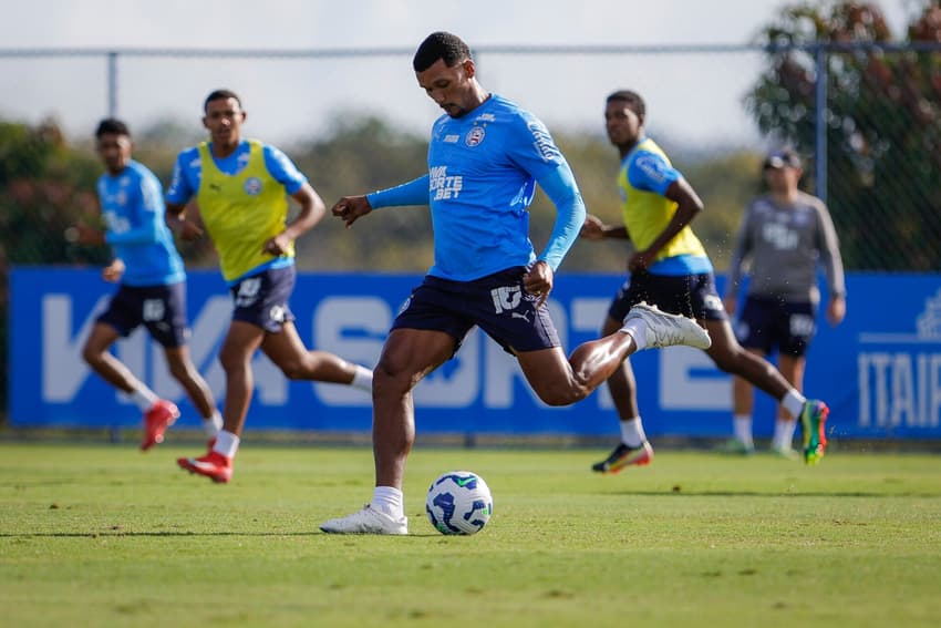 Rezende treina pelo Bahia (Foto: Rafael Rodrigues / EC Bahia)