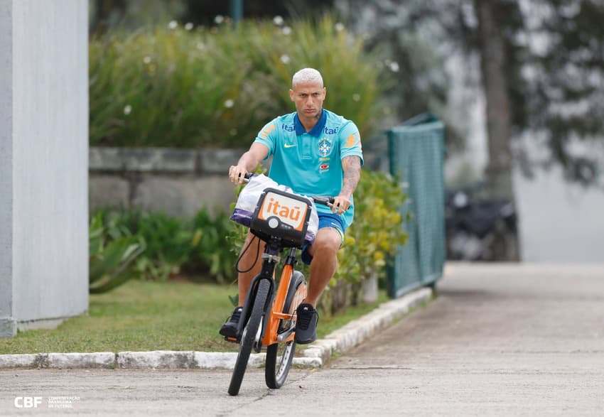 Richarlison durante treino da Seleção Brasileira (Foto: Rafael Ribeiro / CBF)