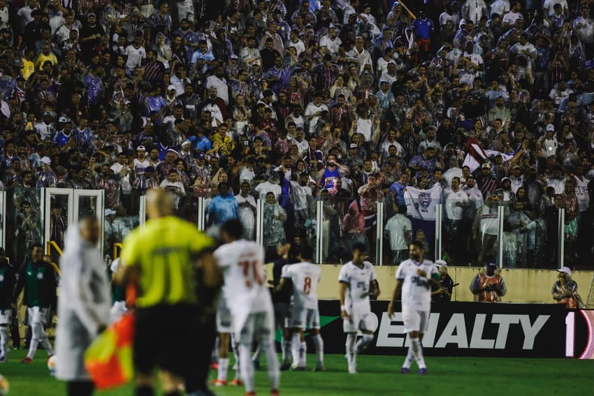 Jogadores do Bahia comemoram gol com a torcida (Foto: Letícia Martins / EC Bahia)