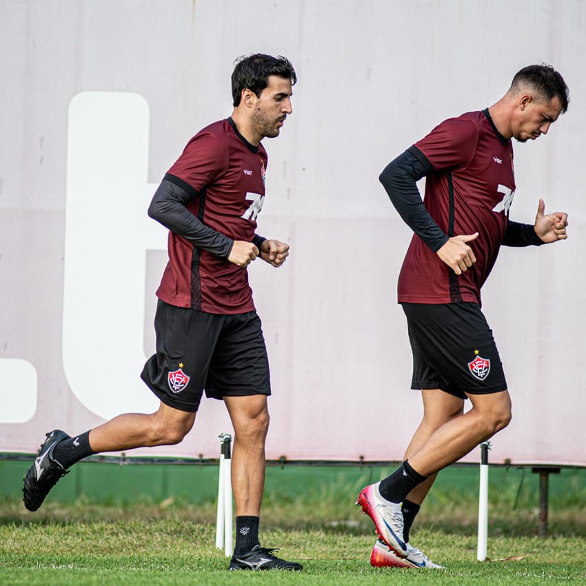 Raúl Cáceres e Zé Marcos em treino do Vitória (Foto: Victor Ferreira / EC Vitória)