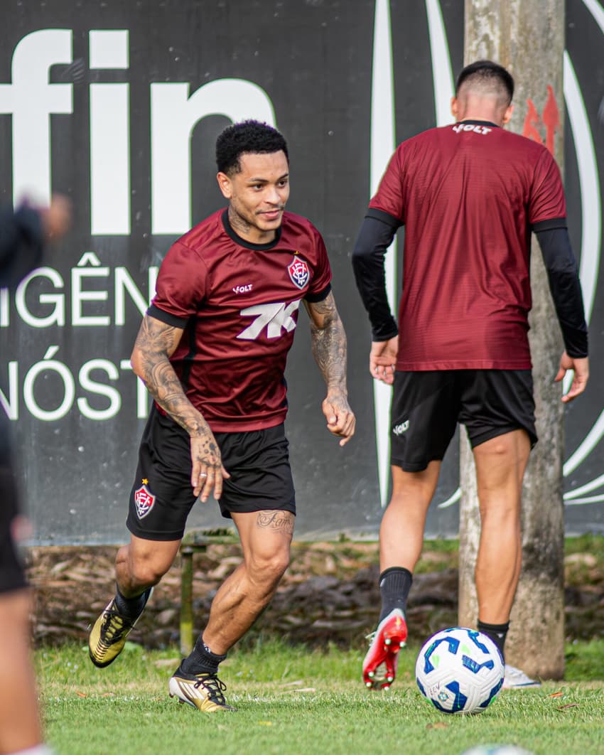 Matheuzinho treina na Toca do Leão (Foto: Victor Ferreira / EC Vitória)
