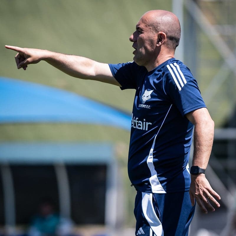 Técnico Leonardo Jardim, do Cruzeiro, na Toca da Raposa (Foto: Gustavo Aleixo/Cruzeiro)