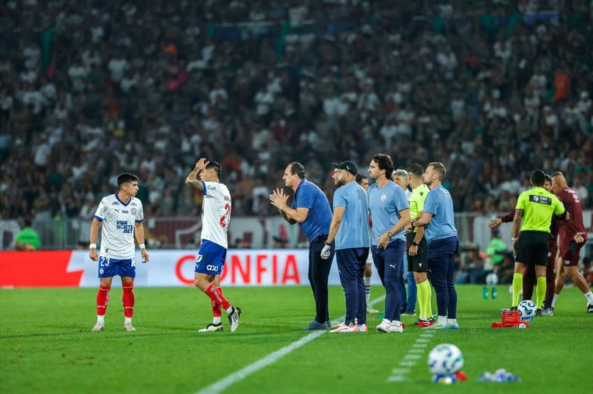 Rogério Ceni comanda o Bahia contra o Fluminense (Foto: Rafael Rodrigues / EC Bahia)