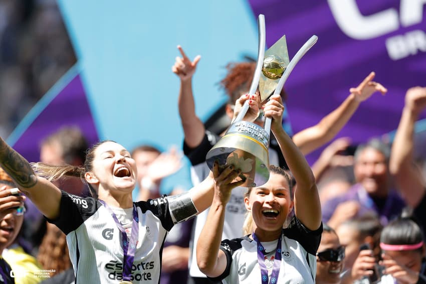 Gabi Zanotti e Tamires, duas das mais experientes jogadoras do Corinthians. (Foto: Rafael Ribeiro/CBF)
