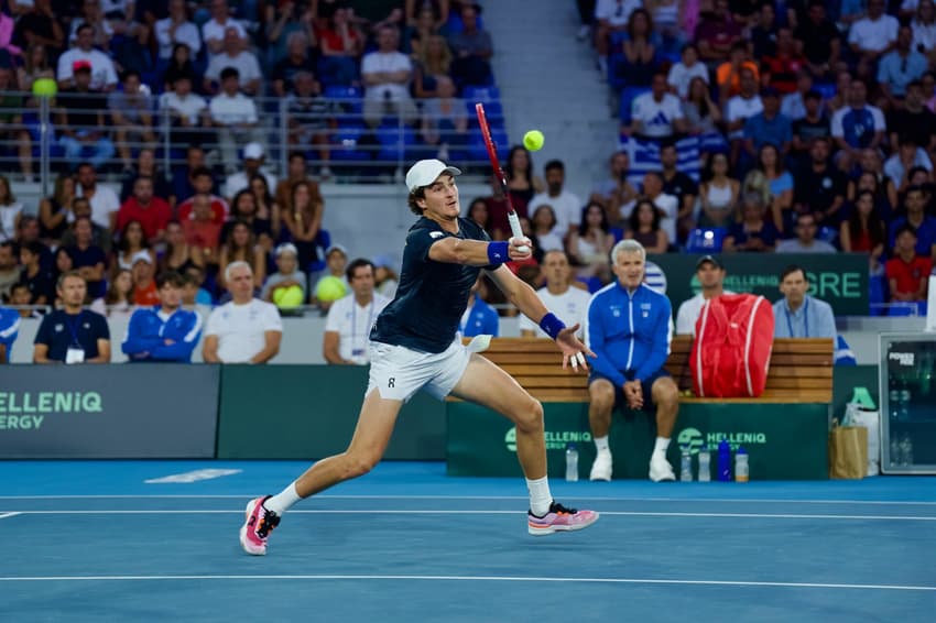João Fonseca na vitória histórica sobre Tsitsipas na Davis (Foto: André Gemmer/CBT)