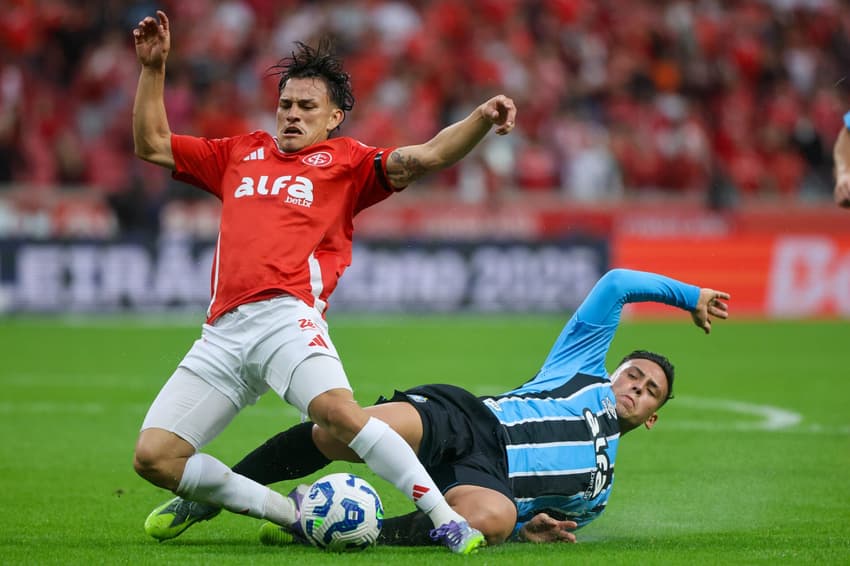 Pênalti em Bernebei, no Gre-Nal 448