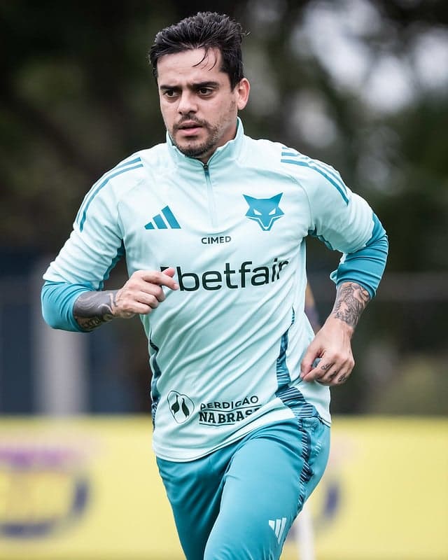 Lateral Fagner, do Cruzeiro, em treino na Toca da Raposa (Foto: Gustavo Aleixo/Cruzeiro)