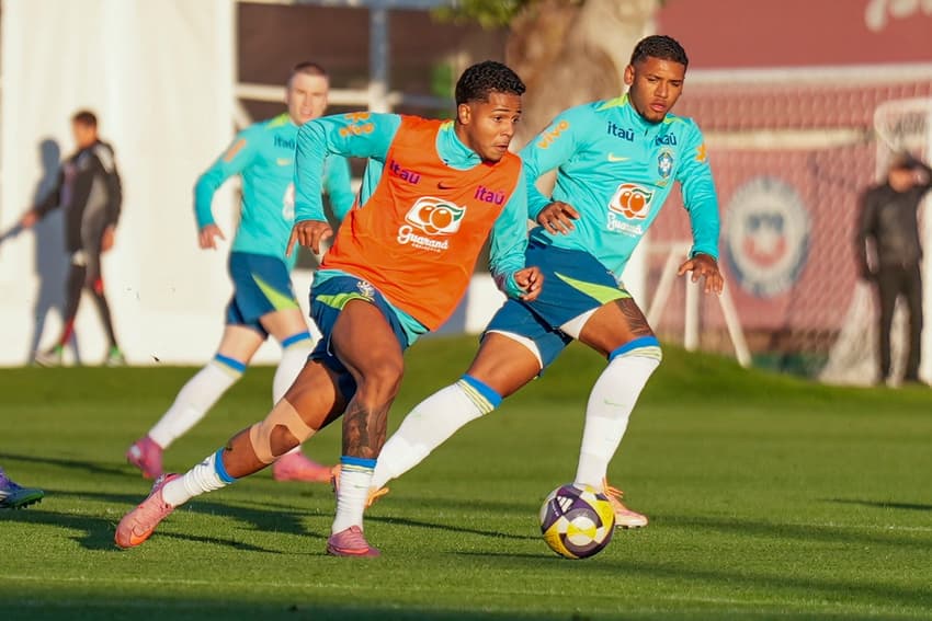 Seleção Brasileira treina em Santiago antes da estreia (Foto: Nelson Terme / CBF)