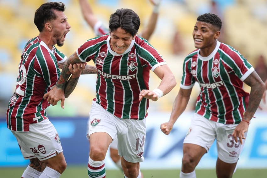 Acosta, Cano e Hércules comemoram gol do Fluminense (Foto: MARCELO GONÇALVES / FLUMINENSE F.C.)