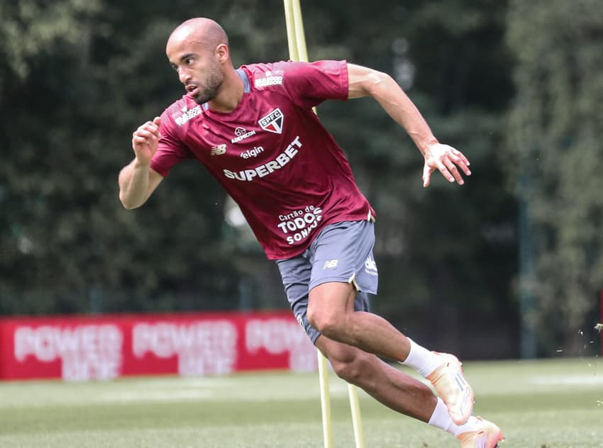 ucas Moura, atacante do São Paulo, durante treinamento no SuperCT