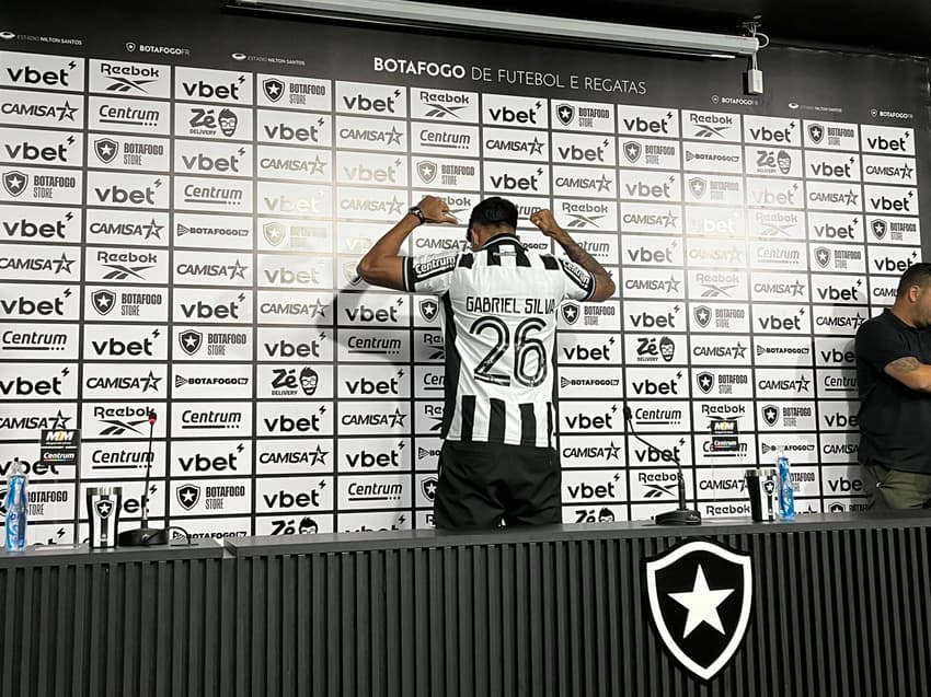 Gabriel Bahia, zagueiro do Botafogo, durante apresentação