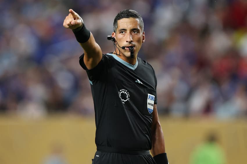 Árbitro teve passagens em Mundial de Clubes e eliminatórias da Copa do Mundo (Foto: Francois Nel / GETTY IMAGES NORTH AMERICA / Getty Images via AFP)