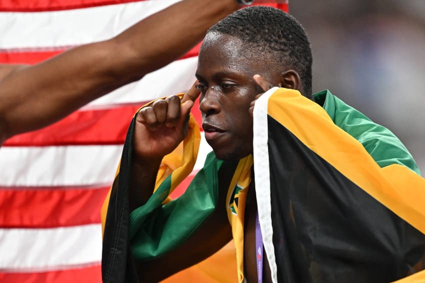 Oblique Seville celebra vitória nos 100 metros no Mundial de Atletismo (Foto: Andrej ISAKOVIC / AFP)