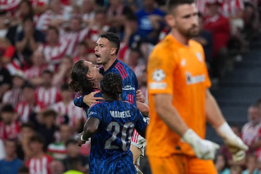 Gabriel Martinelli comemora gol em vitória do Arsenal na estreia da fase de liga da Champions League (Foto: Cesar MANSO / AFP)