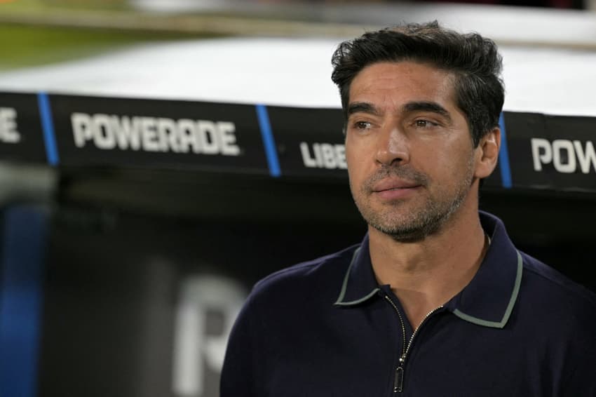 Abel Ferreira antes de River Plate x Palmeiras pela Libertadores (Foto: Juan MABROMATA / AFP)