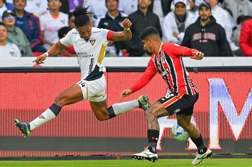 São Paulo perdeu jogo de ida para a LDU, enquanto Palmeiras venceu o River (Foto: Rodrigo Buendia / AFP)