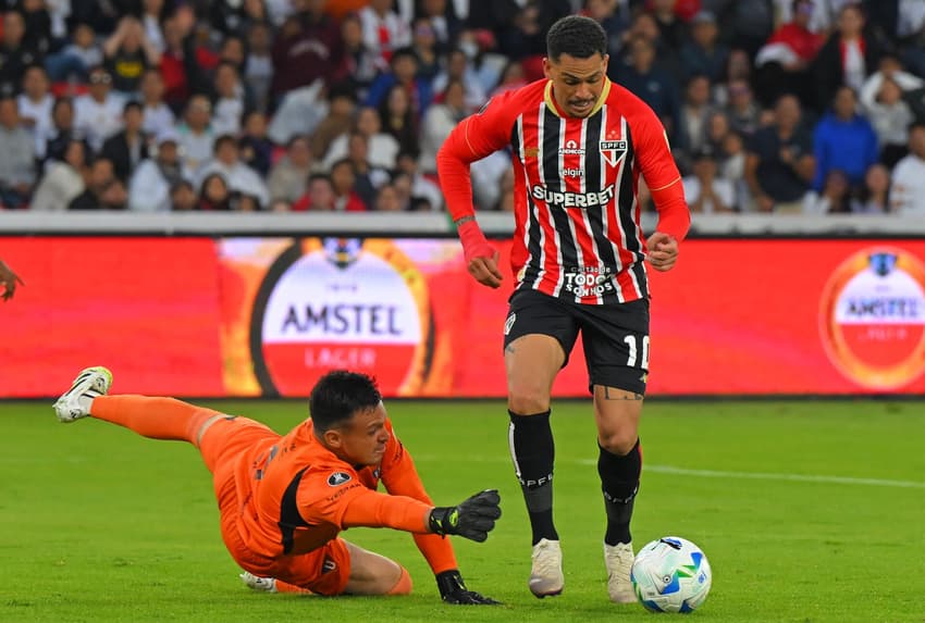 Jogos de hoje: o São Paulo enfrenta a LDU em disputa que vale vaga na semifinal da Libertadores (Foto: Rodrigo BUENDIA / AFP)