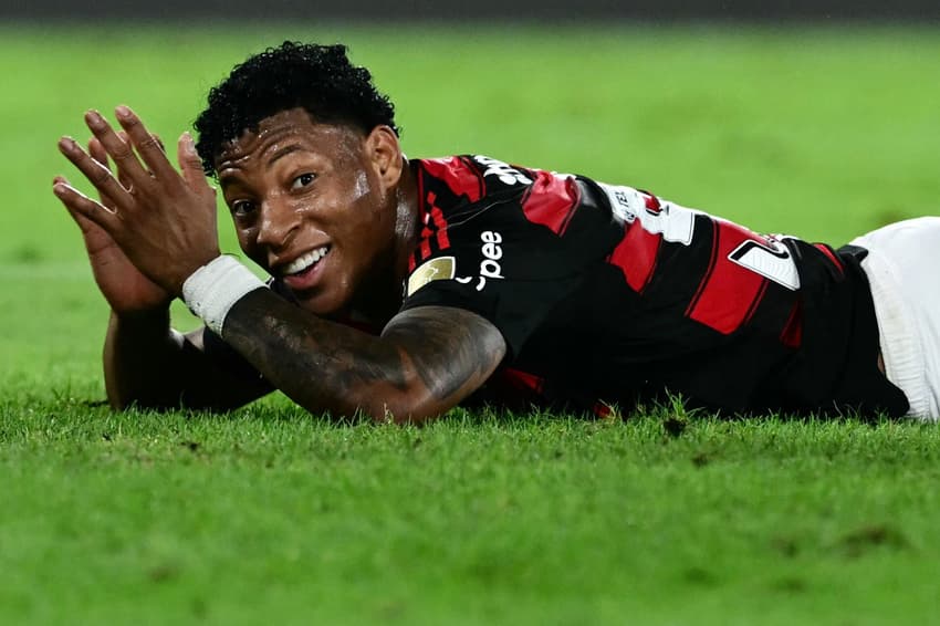 Plata foi expulso em Flamengo x Estudiantes (Foto: Pabloo Porciuncula / AFP)