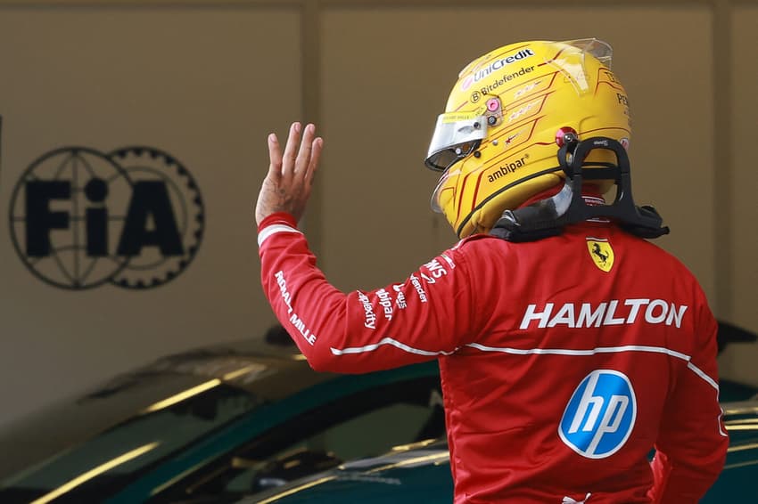 Lewis Hamilton após ser eliminado da classificação do Grande Prêmio do Azerbaijão de F1 (Foto: Anton Vaganov / POOL / AFP)