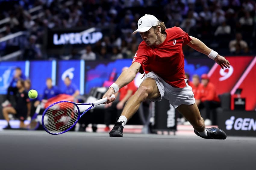 O australiano Alex De Minaur na partida contra o tcheco Jakub Mensik na Laver Cup (Foto: Joe Scarnici/AFP/Getty Images)