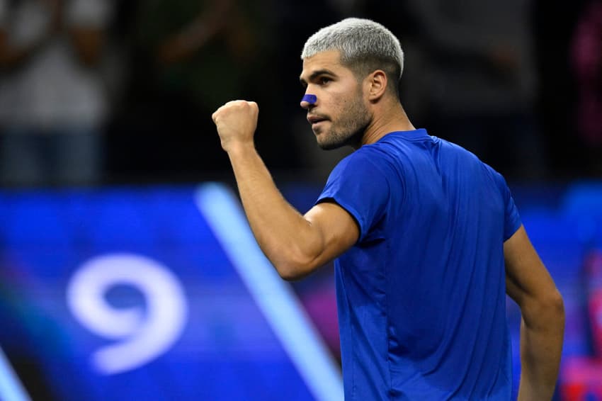 Carlos Alcaraz em ação na Laver Cup (Foto: Eakin Howard / GETTY IMAGES NORTH AMERICA / Getty Images via AFP)