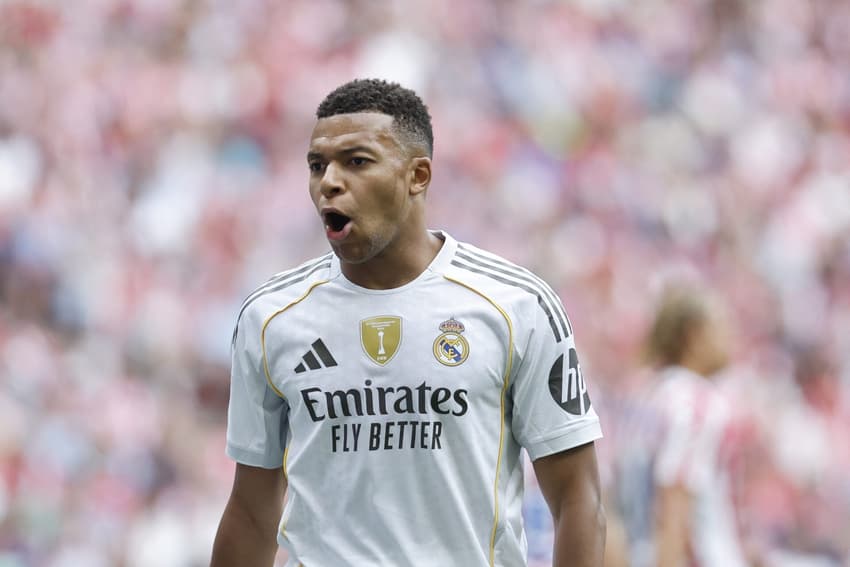 Mbappé atuando pelo Real Madrid. (Foto: Oscar DEL POZO / AFP)