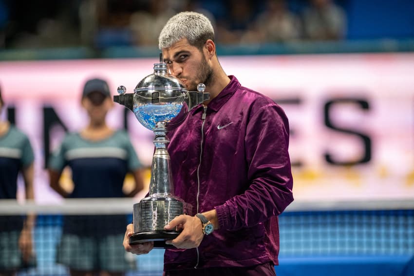 O espanhol Carlos Alcaraz, campeão em Tóquio, é o atual líder do ranking (Foto: Philip FONG / AFP)