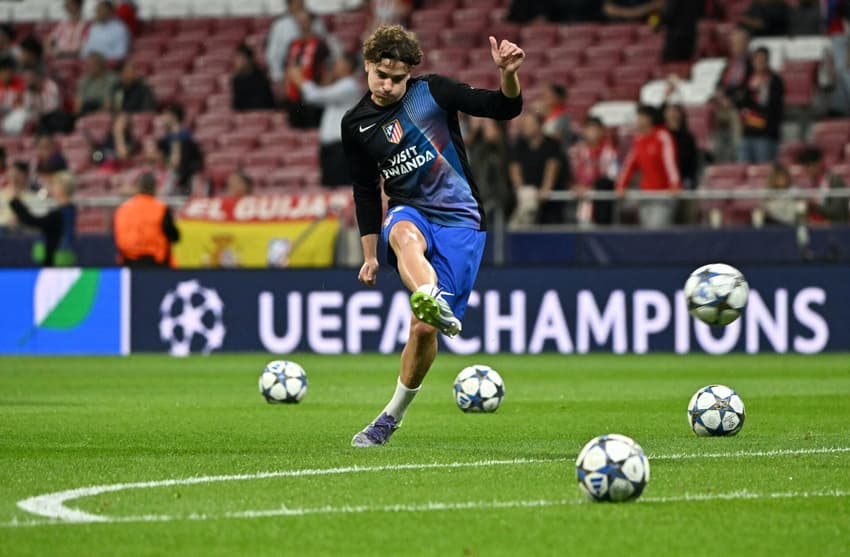 Julian Alvarez antes do jogo do Atlético de Madrid contra o Frankfurt (Foto: Javier Soriano / AFP)