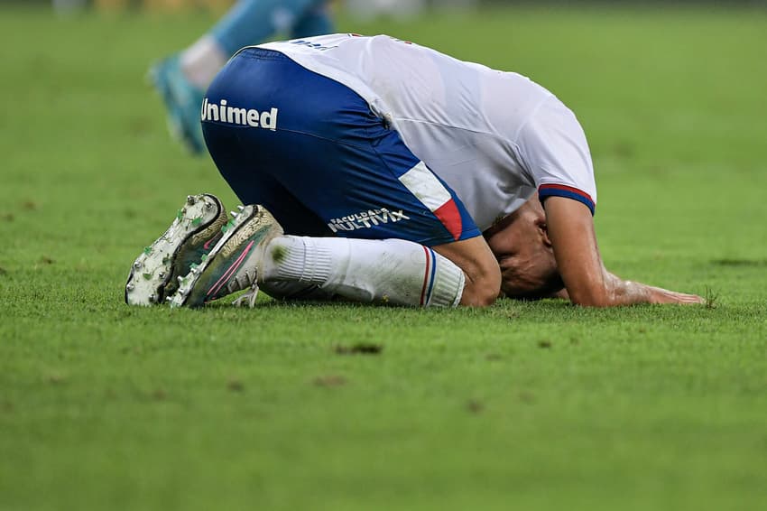 Gabriel Xavier lamenta eliminação do Bahia no Maracanã (Foto: Thiago Ribeiro/AGIF)