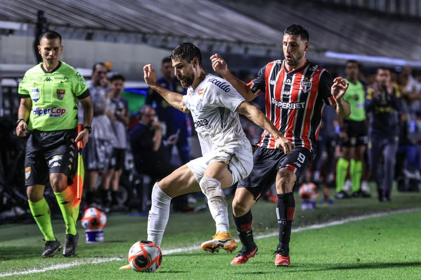Santos e São Paulo se enfrentaram pelo Campeonato Paulista deste ano. (Foto: Marcello Zambrana/AGIF)